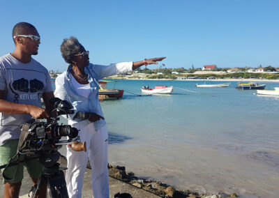 Dande Di Aruba - Film still - Cindy Kerseborn filmt met Ricky Cramer op Aruba