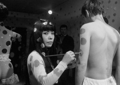 Kusama looking into the camera dots poor man (1967)